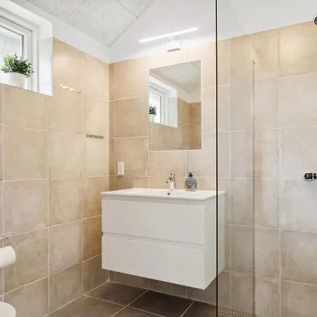 بيت للعطل Human - 10-5km From The Sea By Interhome *